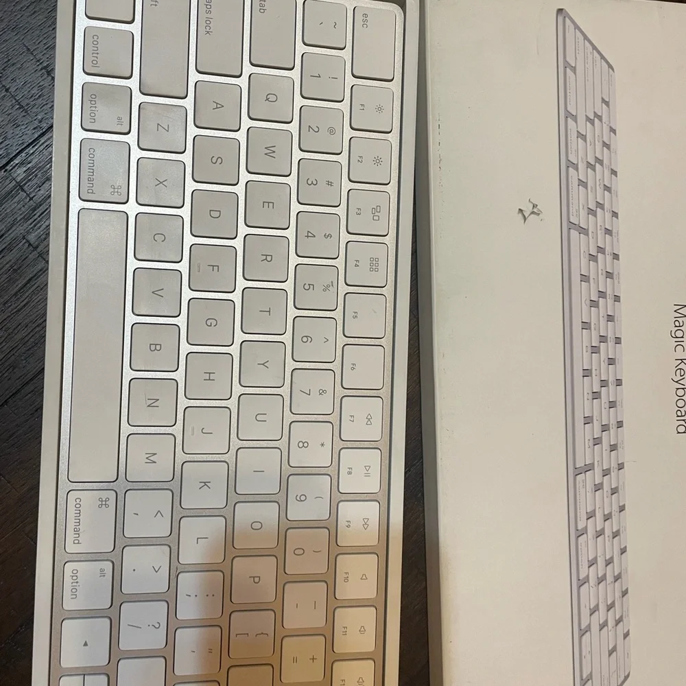 Electronics -keyboard apple